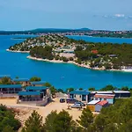 Dragon Bay - Falkor