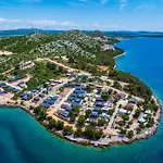 Dragon Bay - Falkor * Drage