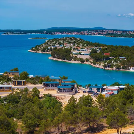 Dragon Bay - Falkor Feriehus *