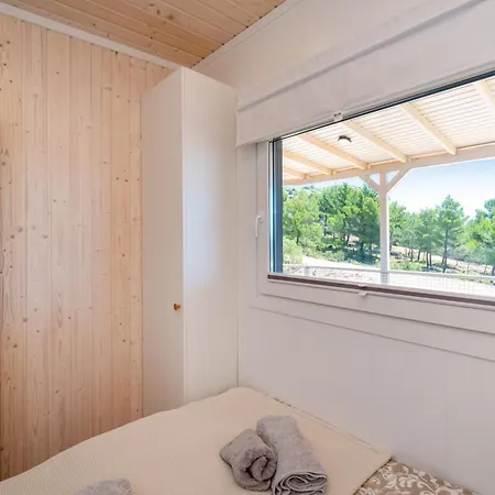 Vikendica Dragon Bay - Falkor *