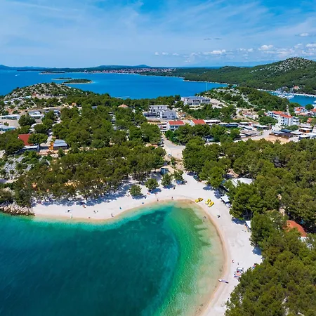 Dragon Bay - Falkor Vikendica *