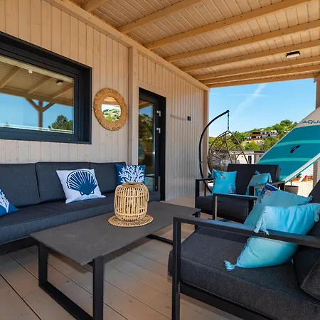 Vikendica Dragon Bay - Falkor *